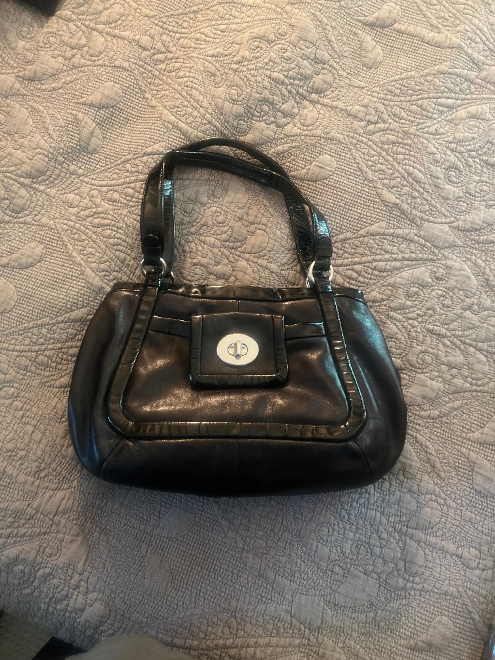 Coach Black Smooth Leather Turn Lock Flap Pocket Bag w/ Patent Leather Trim Y2K